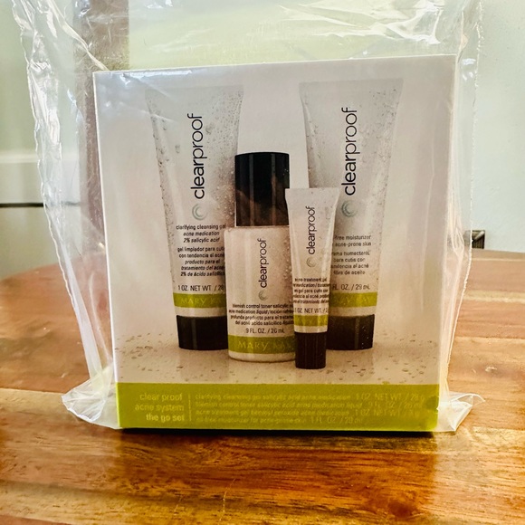 Mary Kay Clearproof System for Problematic Skin - Picture 3 of 7